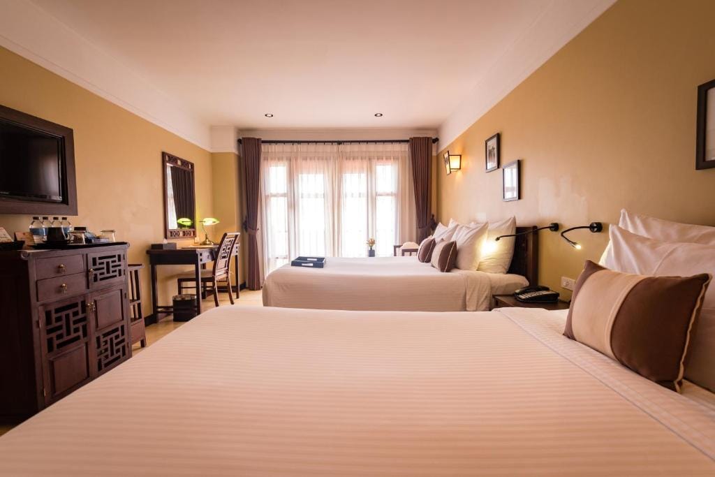 Family Room with Balcony - Classic Wing (5)