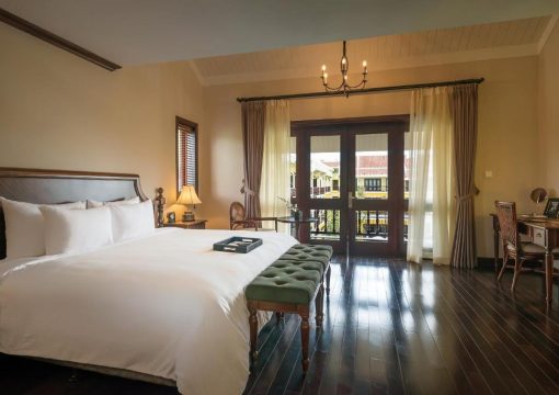 Junior Suite with Balcony – Club Wing