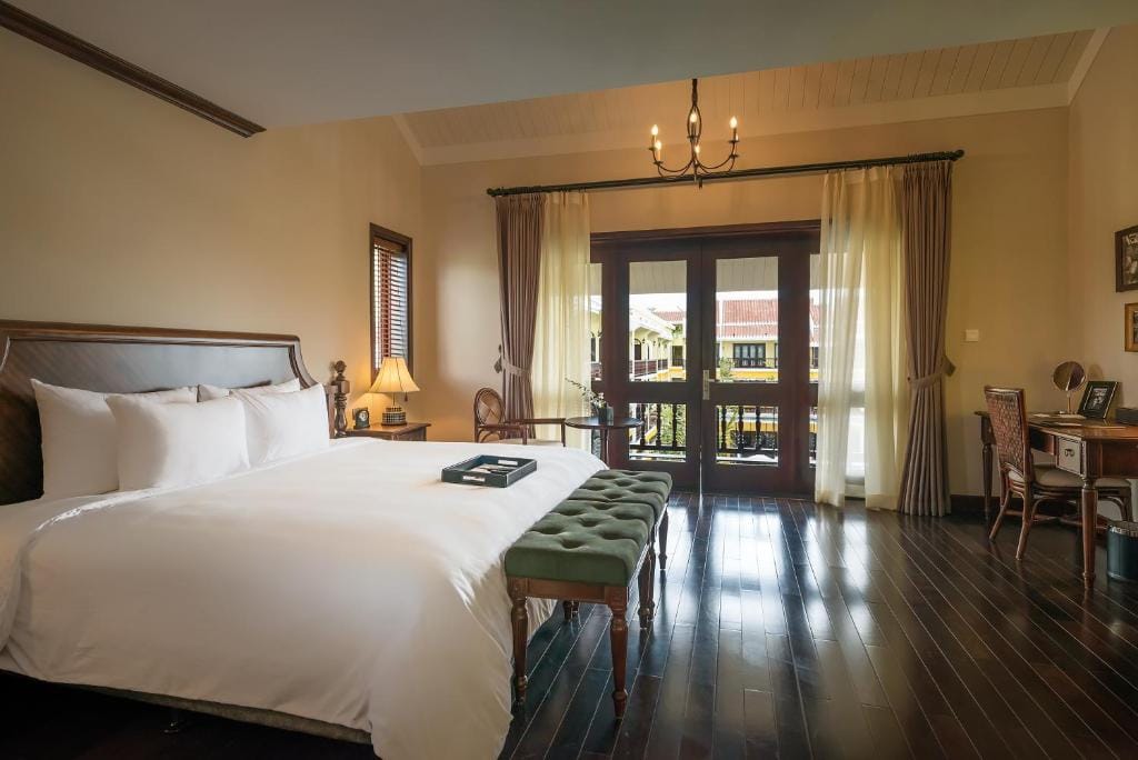 Junior Suite with Balcony - Club Wing (3)