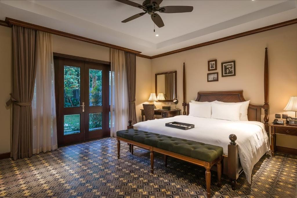 Junior Suite with Balcony - Club Wing (4)