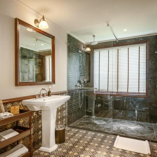 Junior Suite with Balcony – Club Wing