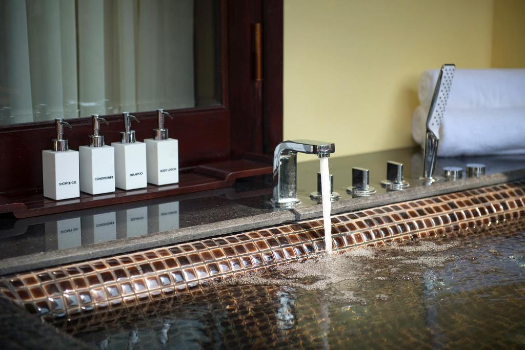 Premium Suite with Terrace - Club Wing (1)