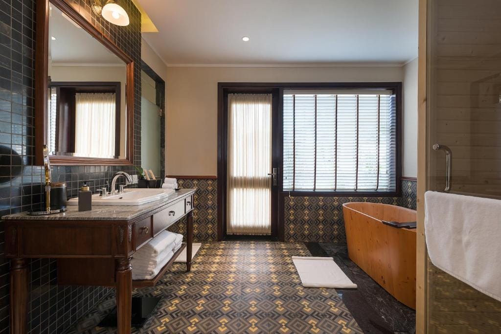 Veranda Suite with Pool View - Club Wing (5)