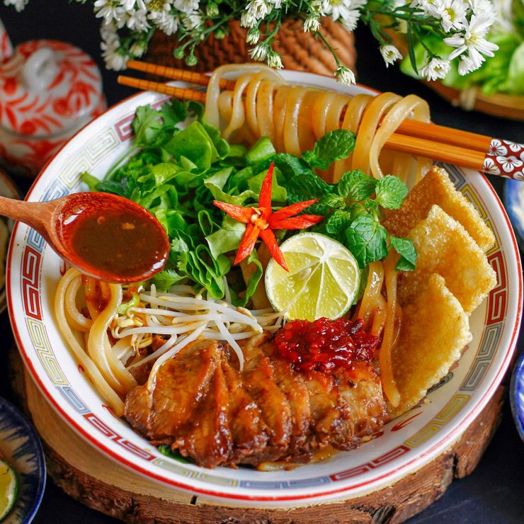 A Complete Guide to Must-Try Local Dishes – Cao Lầu, White Rose Dumplings & Bánh Mì Hoi An