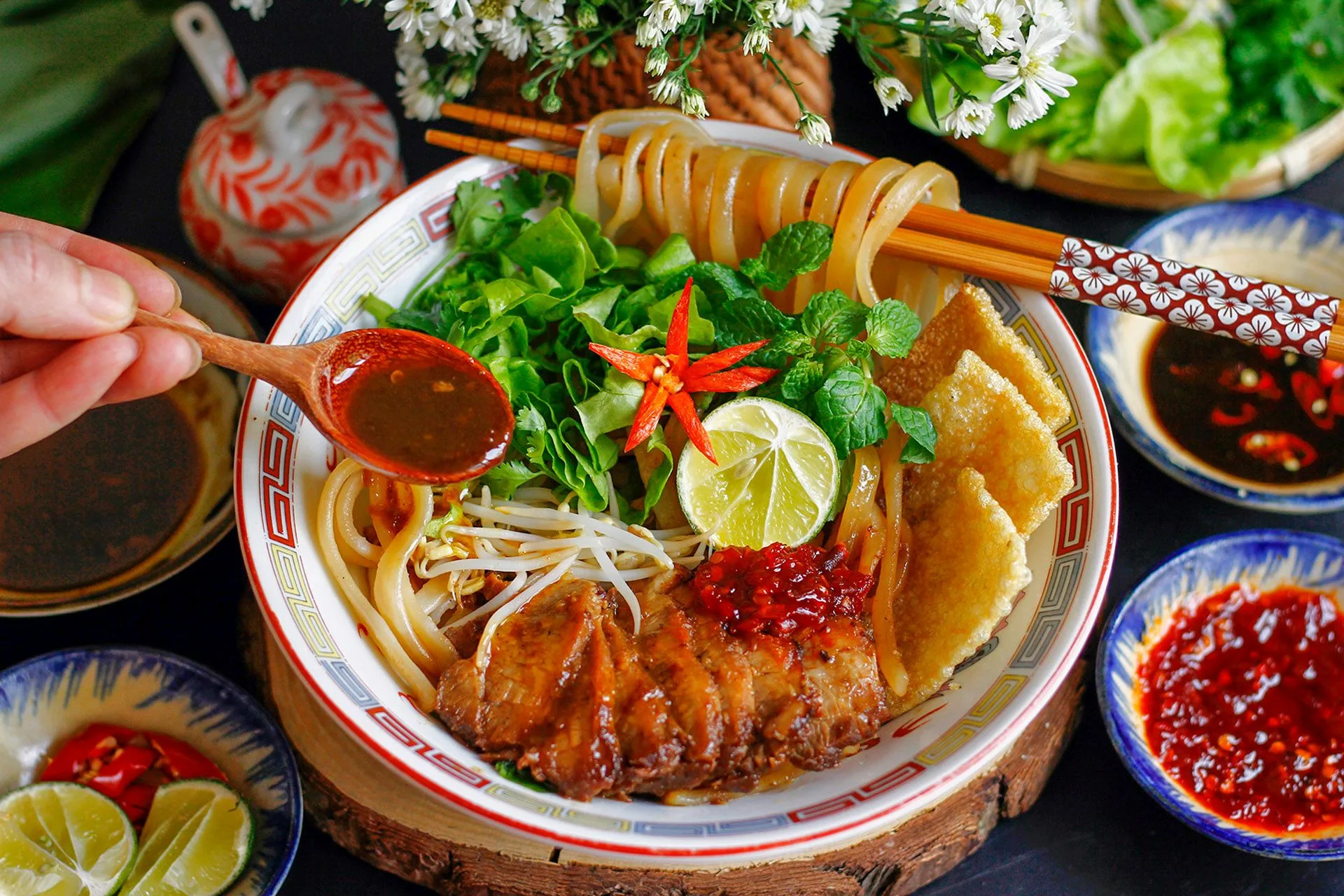 A Complete Guide to Must-Try Local Dishes – Cao Lầu, White Rose Dumplings & Bánh Mì Hoi An