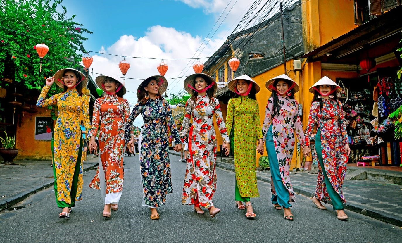 Tailor-Made Clothing & Local Crafts in Hoi An: A Complete Guide for Guests of La Siesta Hoi An Resort & Spa